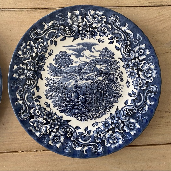 Set of 2 "17th Century England" RED RIVER Plates - Picture 2 of 9